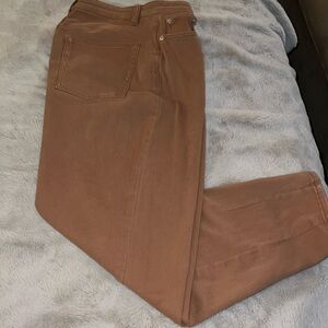 Women’s high waisted, barrel straight brown jeans
H&M Divided